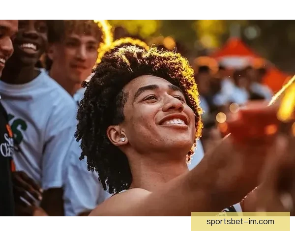 雷诺自信称自己本届最佳新秀内线去年来唯一场均二十加十的大学球员